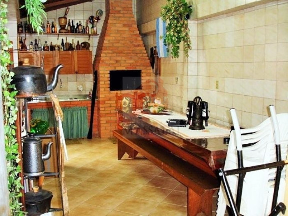 Casa com 4 Quartos à Venda, 224 m² em Santa Maria Goretti - Porto Alegre