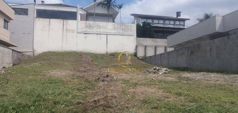 Terreno à Venda, 450 m² em Condomínio Residencial Jaguary - São José Dos Campos
