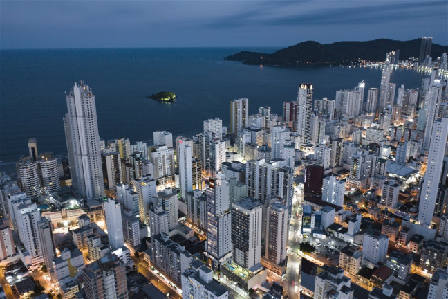 Imagem Apartamento com 4 Quartos à Venda, 143 m² em Centro - Balneário Camboriú Imagem Apartamento com 4 Quartos à Venda, 143 m² em Centro - Balneário Camboriú