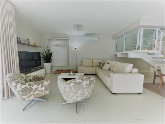 Imagem Casa com 3 Quartos à Venda, 387 m²