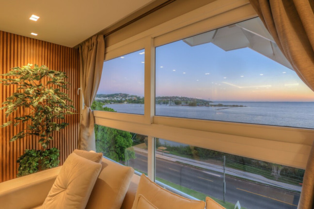 Imagem Apartamento com 3 Quartos à Venda, 187 m² em Vila Assunção - Porto Alegre