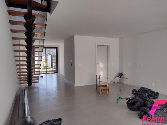 Imagem Casa com 3 Quartos à Venda, 197 m² em Rio Tavares - Florianópolis
