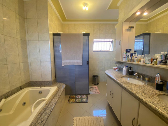 Imagem Sobrado com 3 Quartos à Venda, 266 m² em Vila Planalto - Campo Grande
