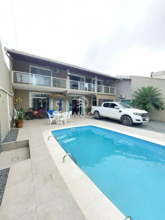 Sobrado com 3 Quartos à Venda, 300 m² em Itacolomi - Balneário Piçarras