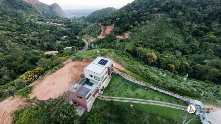 Imagem Casa com 3 Quartos à Venda, 300 m² Imagem Casa com 3 Quartos à Venda, 300 m²