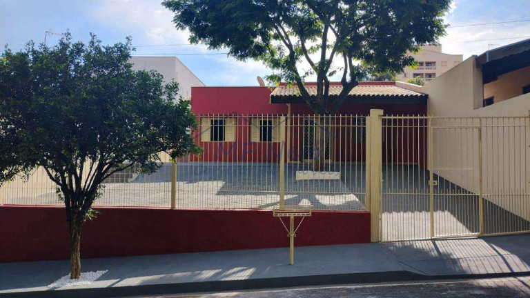 Casa com 3 Quartos para Alugar, 250 m² em Jardim Elite - Pirassununga