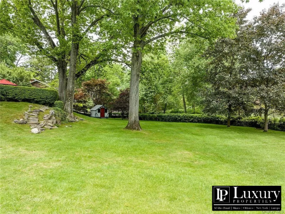 Imagem Casa com 5 Quartos à Venda,  em Bronxville - New York City