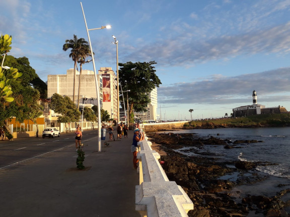 Imagem Sobrado com 6 Quartos à Venda,  em Barra - Salvador
