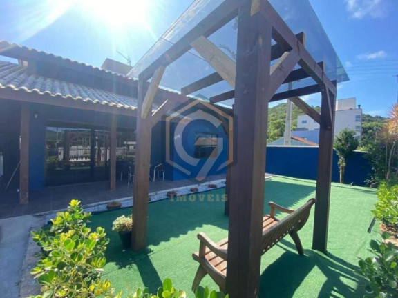 Casa com 4 Quartos à Venda,  em Zimbros - Bombinhas