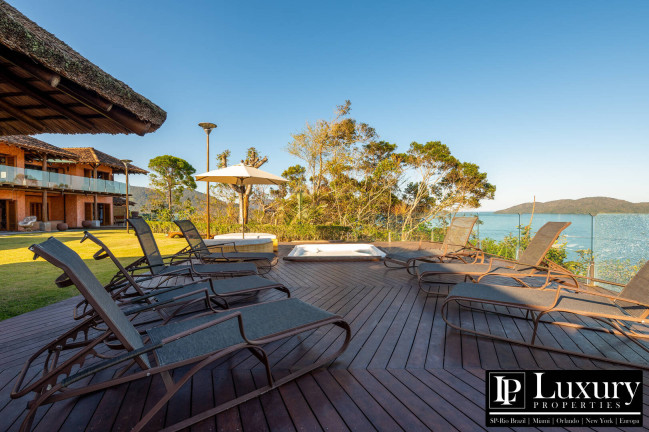 Imagem Casa com 11 Quartos à Venda, em Loteamento Roteiro Do Sol - Caraguatatuba Imagem Casa com 11 Quartos à Venda, em Loteamento Roteiro Do Sol - Caraguatatuba