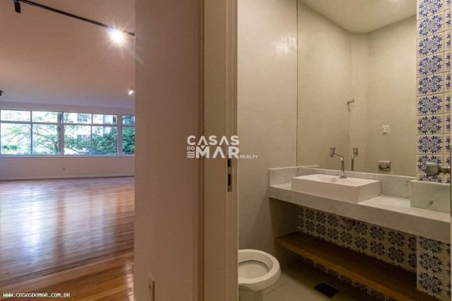 Imagem Imóvel com 4 Quartos à Venda, 330 m² em Copacabana - Rio De Janeiro Imagem Imóvel com 4 Quartos à Venda, 330 m² em Copacabana - Rio De Janeiro