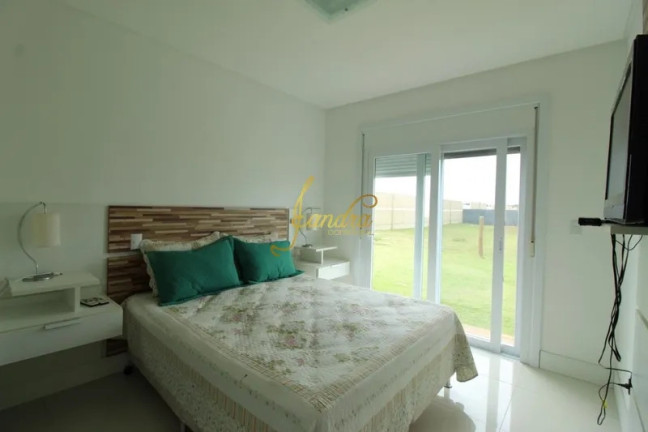 Imagem Casa de Condomínio com 3 Quartos à Venda, 200 m² em Atlantida Sul - Osorio