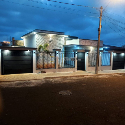 Imagem Casa com 3 Quartos à Venda, 580 m² em Jardim Regina - Botucatu