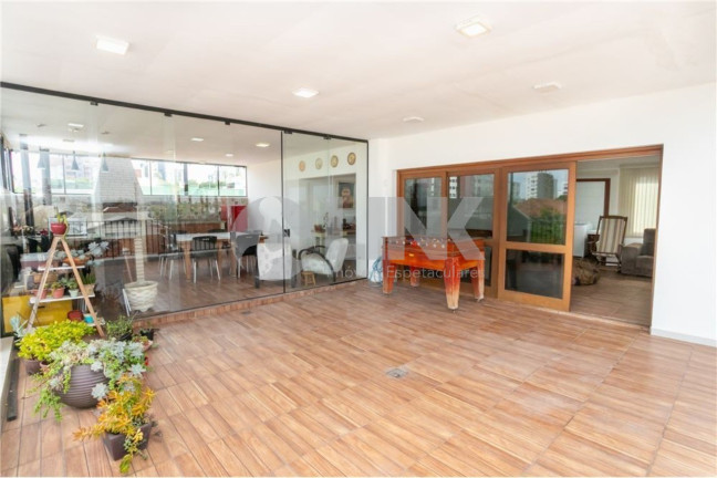 Imagem Imóvel com 4 Quartos à Venda, 260 m² em Higienópolis - Porto Alegre Imagem Imóvel com 4 Quartos à Venda, 260 m² em Higienópolis - Porto Alegre