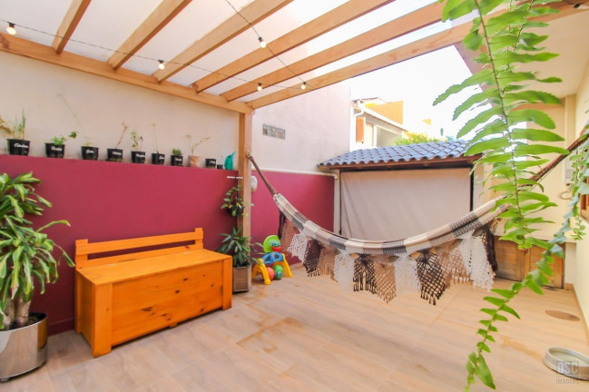 Imagem Casa com 3 Quartos à Venda, 210 m² em Hípica - Porto Alegre Imagem Casa com 3 Quartos à Venda, 210 m² em Hípica - Porto Alegre