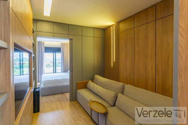 Imagem Casa com 4 Quartos à Venda, 390 m² em Centro - Camboriú Imagem Casa com 4 Quartos à Venda, 390 m² em Centro - Camboriú