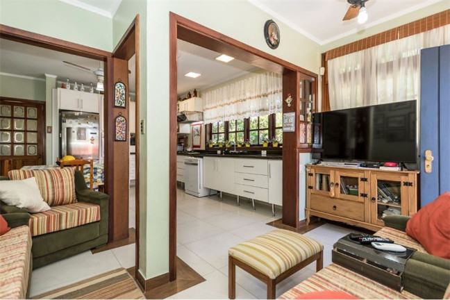 Imagem Casa com 4 Quartos à Venda, 525 m² em Jardim Sabará - Porto Alegre Imagem Casa com 4 Quartos à Venda, 525 m² em Jardim Sabará - Porto Alegre