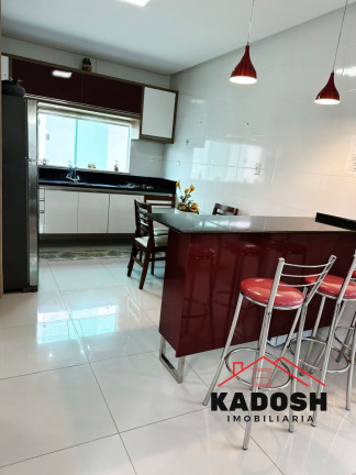 Imagem Casa com 4 Quartos à Venda, 230 m² em Papagaio - Feira De Santana
