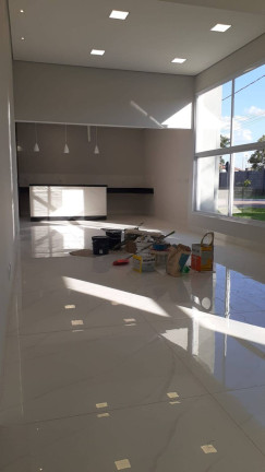 Imagem Casa com 3 Quartos à Venda, 231 m² em Jardim Imperial - Cuiabá