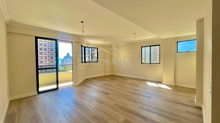 Imagem Apartamento com 3 Quartos à Venda, 110 m² em Centro - Florianópolis Imagem Apartamento com 3 Quartos à Venda, 110 m² em Centro - Florianópolis