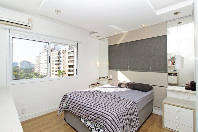 Imagem Imóvel com 3 Quartos à Venda, em Petrópolis - Porto Alegre Imagem Imóvel com 3 Quartos à Venda, em Petrópolis - Porto Alegre