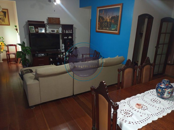 Imagem Casa com 4 Quartos à Venda, 200 m²