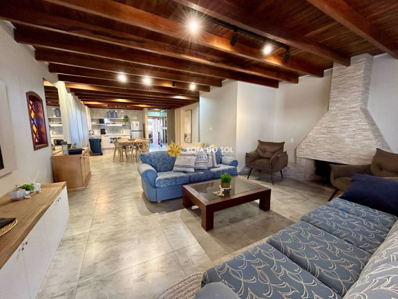 Imagem Casa com 3 Quartos à Venda, 180 m² em Centro - Bombinhas