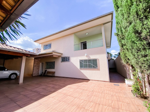 Sobrado com 3 Quartos à Venda, 214 m² em Centro - Caldas Novas