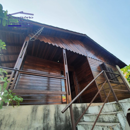 Imagem Casa com 3 Quartos à Venda, 200 m² em Vila Nova - Porto Alegre Imagem Casa com 3 Quartos à Venda, 200 m² em Vila Nova - Porto Alegre