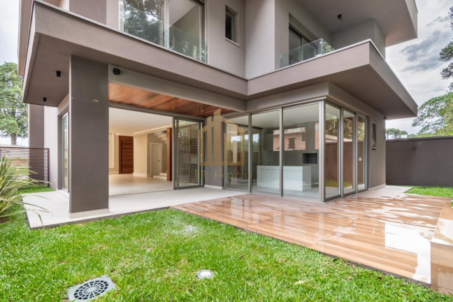 Imagem Casa com 3 Quartos à Venda, 300 m² em Santa Felicidade - Curitiba