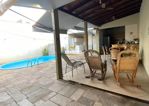 Imagem Casa com 4 Quartos à Venda, 300 m² em Recanto Dos Pássaros - Cuiabá Imagem Casa com 4 Quartos à Venda, 300 m² em Recanto Dos Pássaros - Cuiabá