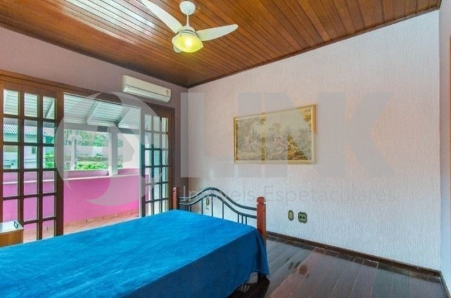 Imagem Casa com 4 Quartos à Venda, 259 m² em Jardim Itu - Porto Alegre Imagem Casa com 4 Quartos à Venda, 259 m² em Jardim Itu - Porto Alegre