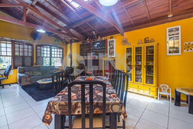 Imagem Casa com 3 Quartos à Venda, 381 m² em Tristeza - Porto Alegre
