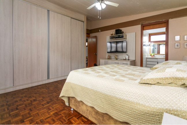 Imagem Casa com 3 Quartos à Venda, 214 m² em São Sebastião - Porto Alegre Imagem Casa com 3 Quartos à Venda, 214 m² em São Sebastião - Porto Alegre