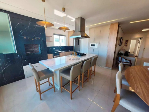 Imagem Imóvel com 3 Quartos à Venda, 188 m² em Centro - Guaratuba