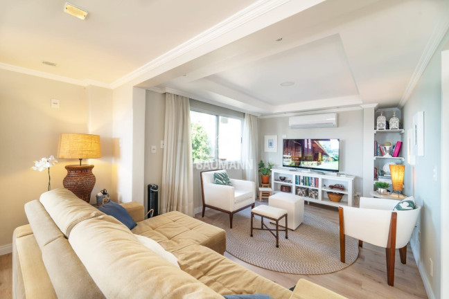 Imagem Casa com 7 Quartos à Venda, 408 m² em Centro - Bombinhas