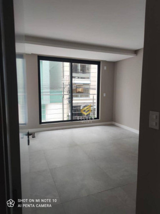 Imagem Sobrado com 3 Quartos à Venda, 220 m² em Centro - Balneário Camboriú Imagem Sobrado com 3 Quartos à Venda, 220 m² em Centro - Balneário Camboriú