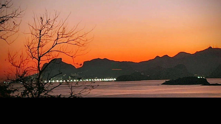 Imagem Casa com 4 Quartos à Venda ou Locação, 265 m² em Piratininga - Niterói Imagem Casa com 4 Quartos à Venda ou Locação, 265 m² em Piratininga - Niterói
