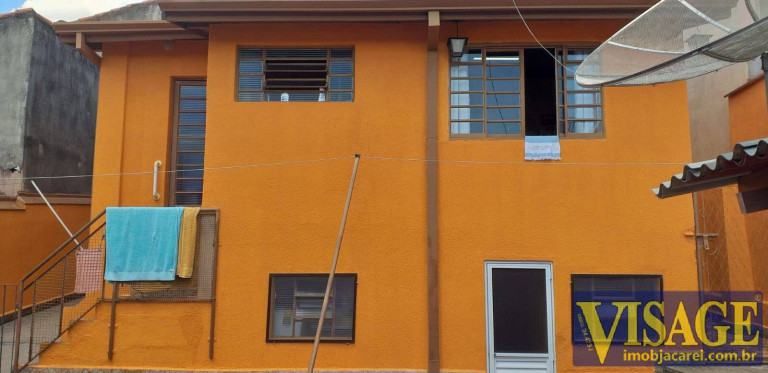 Casa com 3 Quartos à Venda,  em Jd. Das Industrias - Jacareí