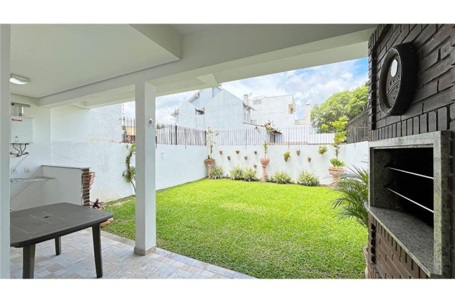 Imagem Casa com 3 Quartos à Venda, em Hípica - Porto Alegre Imagem Casa com 3 Quartos à Venda, em Hípica - Porto Alegre