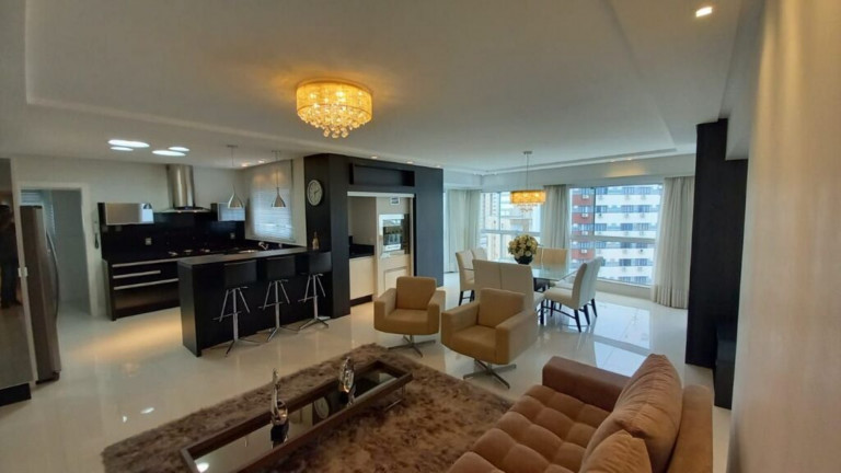 Imagem Imóvel com 3 Quartos à Venda, 155 m² em Centro - Balneário Camboriú