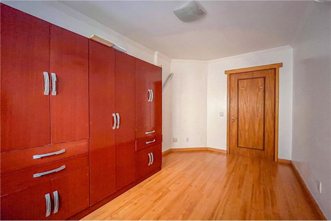 Imagem Imóvel com 3 Quartos à Venda,  em Vila Ipiranga - Porto Alegre
