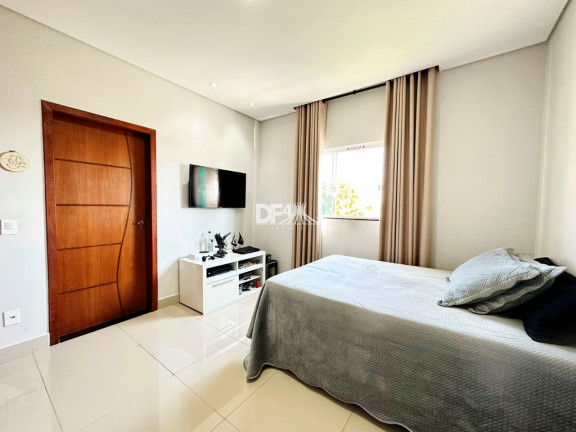 Imagem Casa com 4 Quartos à Venda, 261 m² em Setor Habitacional Arniqueira (águas Claras) - Brasília Imagem Casa com 4 Quartos à Venda, 261 m² em Setor Habitacional Arniqueira (águas Claras) - Brasília