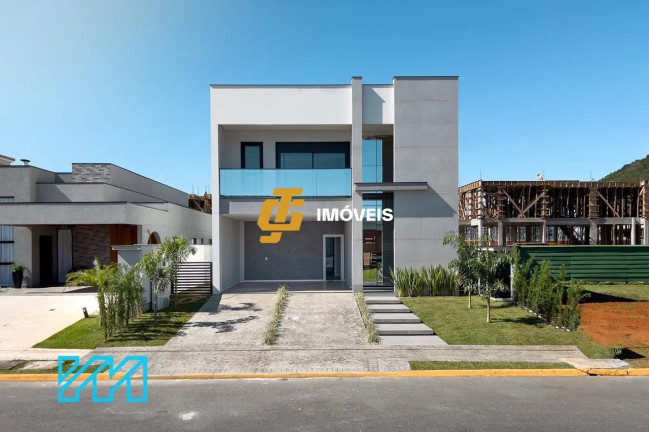 Casa com 4 Quartos à Venda, 286 m² em Caledônia - Camboriú