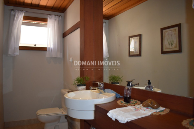 Imagem Casa com 3 Quartos à Venda, 257 m² em Região Da Vila Inglesa - Campos Do Jordão Imagem Casa com 3 Quartos à Venda, 257 m² em Região Da Vila Inglesa - Campos Do Jordão
