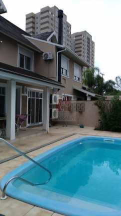 Imagem Casa com 4 Quartos à Venda, 375 m² em Jardim Carvalho - Porto Alegre Imagem Casa com 4 Quartos à Venda, 375 m² em Jardim Carvalho - Porto Alegre