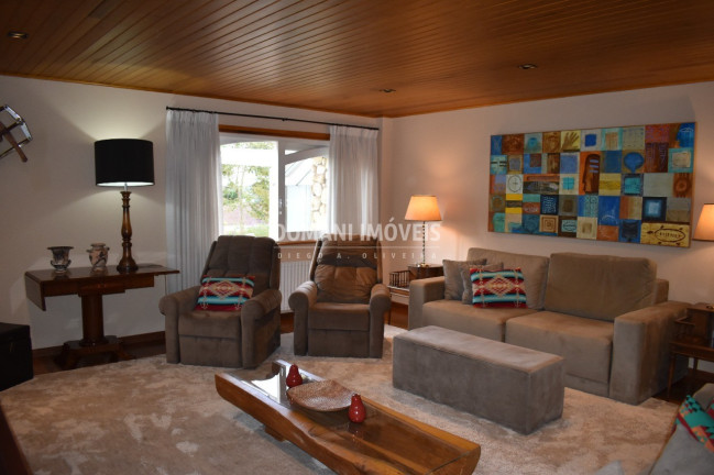 Imagem Casa com 6 Quartos à Venda, 1.106 m² em Região De Capivari - Campos Do Jordão