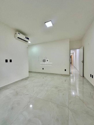 Imagem Casa com 4 Quartos à Venda, 140 m²