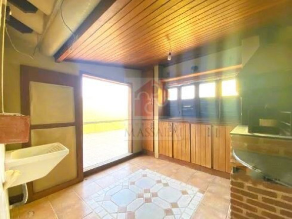 Imagem Casa com 4 Quartos à Venda, 142 m² em Jardim Sabará - Porto Alegre Imagem Casa com 4 Quartos à Venda, 142 m² em Jardim Sabará - Porto Alegre