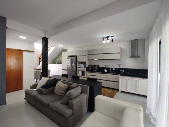Imagem Casa com 4 Quartos à Venda, em Itacolomi - Balneário Piçarras Imagem Casa com 4 Quartos à Venda, em Itacolomi - Balneário Piçarras